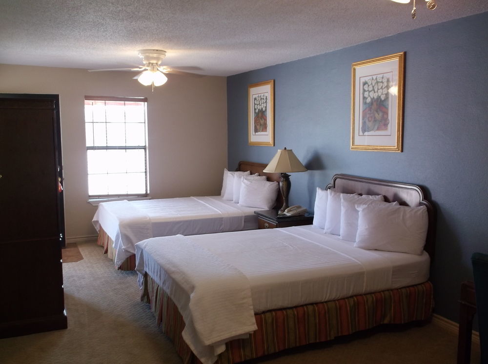 Four Horseman Travel Lodge Pilot Point Экстерьер фото