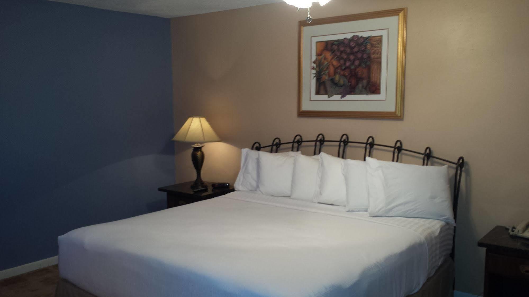 Four Horseman Travel Lodge Pilot Point Экстерьер фото