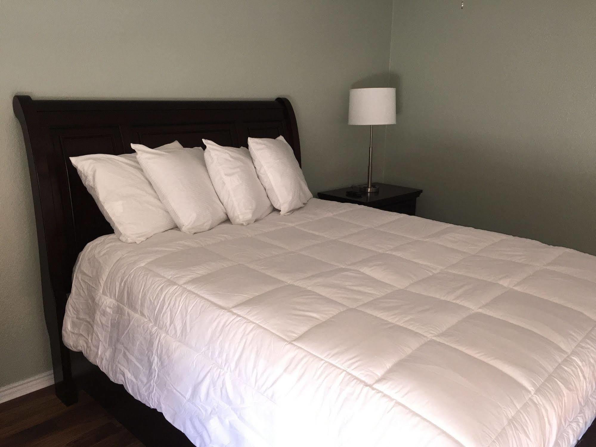 Four Horseman Travel Lodge Pilot Point Экстерьер фото